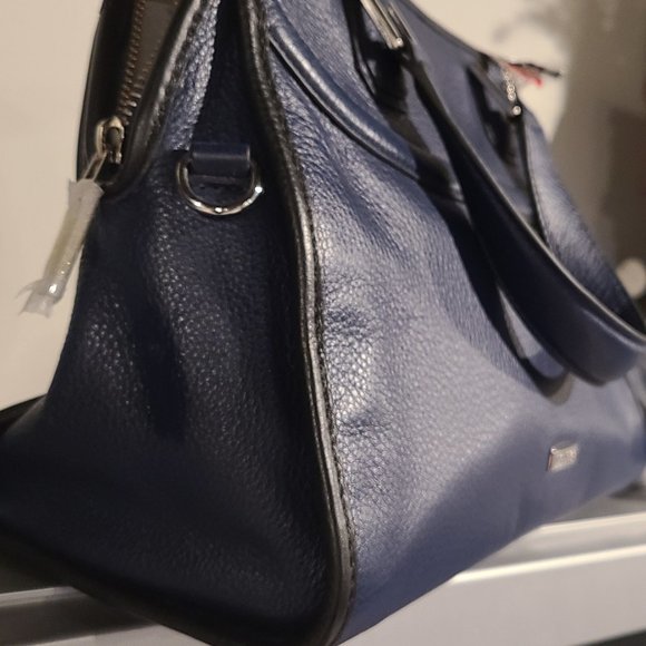 Quality Danier refined pebble leather satchel in navy black - Picture 2 of 2
